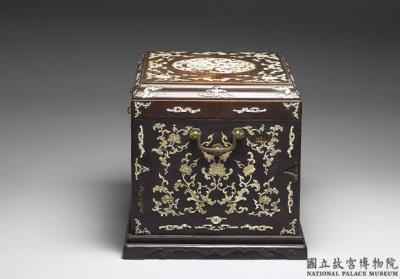 图片[3]-“A Garland of Treasures” curio box, Qing dynasty, Qianlong reign (1736-1795)-China Archive